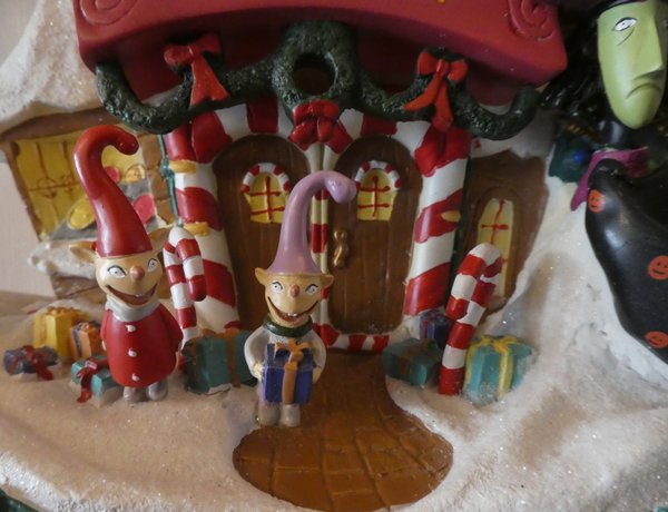 Disney Kuckucksuhr aus Tim Burtons Nightmare befor Christmas Weihnachtsdesign