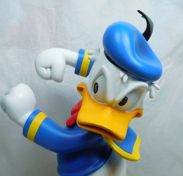 Disney Miracle Land Statue Donald Duck 34 cm