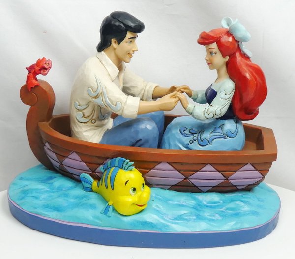Disney Enesco Traditions Jim Shore 4055414 Ariel et Prince Eric dans le bateau attendant le baiser