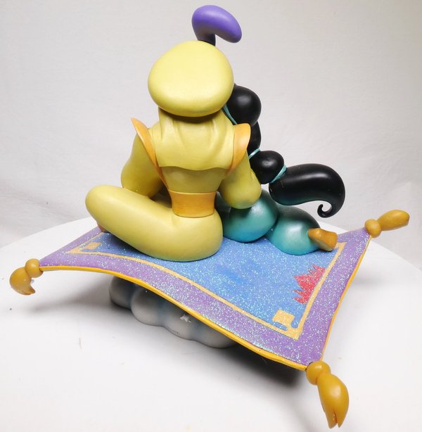 Enesco Enchanting A28075 Aladdin and Jasmine on the magic carpet