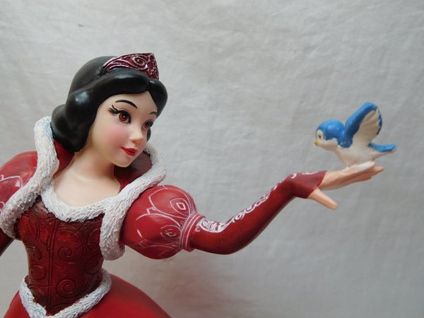 Disney Showcase Snow White and the Seven Dwarfs Snow White and Dopey 80th Anniversary Statue