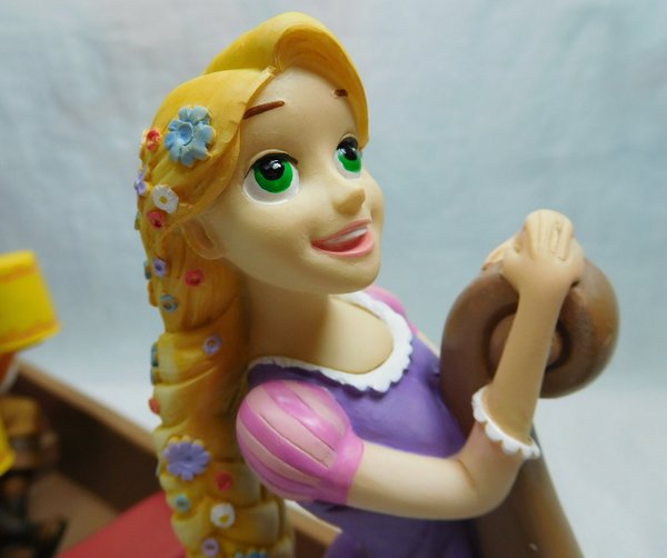 Disney Enesco Enchanting Figur I See The Light (Rapunzel & Flynn Rider Figur)