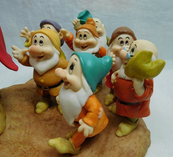 Joyful Farewell (Snow White, Prince & The Seven Dwarfs Figurine) Schneewittchen und die 7 Zwerge