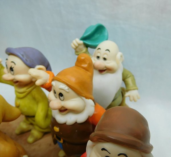 Joyful Farewell (Snow White, Prince & The Seven Dwarfs Figurine) Schneewittchen und die 7 Zwerge