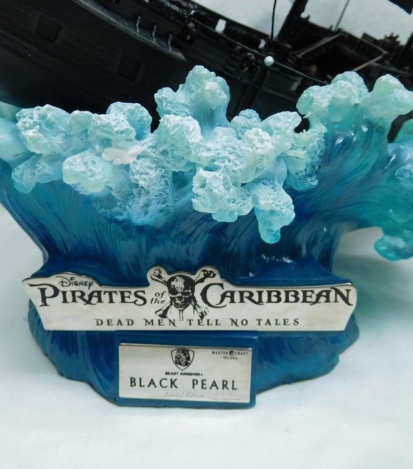 Pirates of the Caribbean Salazars Rache Master Craft Statue 1/144 Black Pearl 36 cm