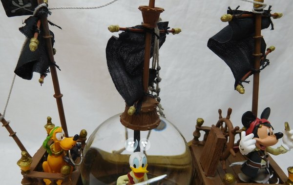 Disney Schneekugel Piratenschiff mit Mickey Donald Pluto