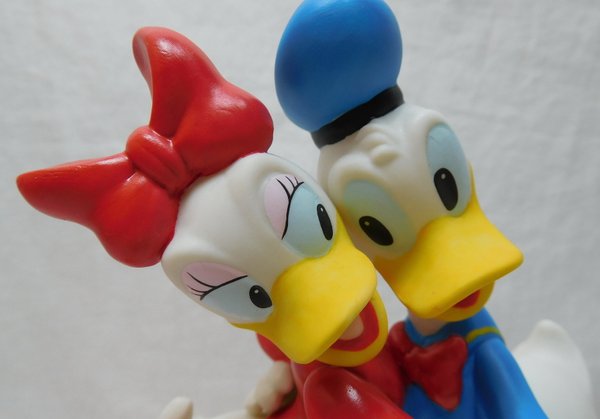 Precious Moments Donald und Daisy in Love aus Porzellan