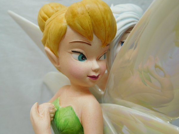 Precious Moments, Disney Showcase Tinkerbell und Periwinkle Winter Outfit Porzellan 141706