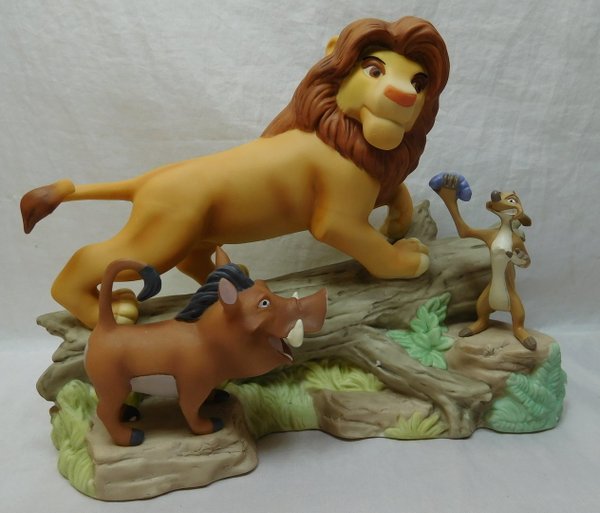 Precious Moments, Disney Showcase Simba Timon Pumba auf dem Baumstamm König der Löwen