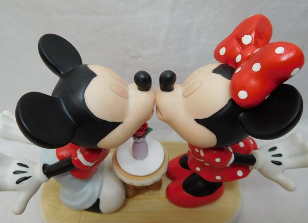 Precious Moments, Disney Showcase Mickey Mouse Figur & Minnie 133705 Liebe auf dn ersten Kuss
