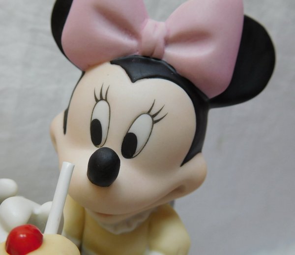 Precious Moments, Disney Showcase Mickey Mouse Figur  & Minnie beim eis essen 152704