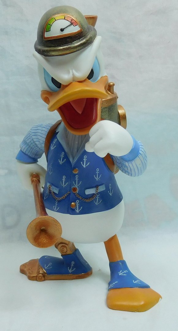 Disney Showcase Donald Duck Stram Punk 4055796