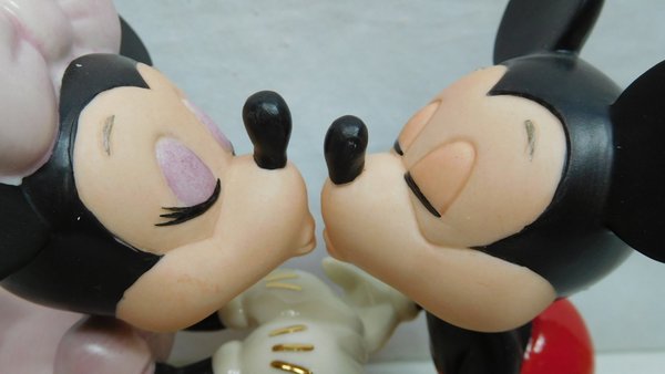 Disney Figur Lenox 952935  Mickey und Minnie verliebt mit Herz