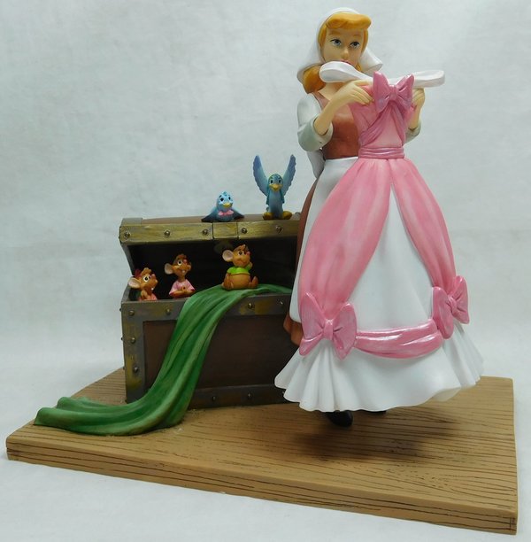 Disney Enesco Enchanting Cinderella Such a Surprise Szene