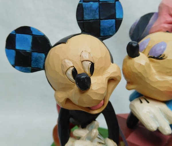 Disney Enesco Traditions Jim Shore Mickey et Minnie Mouse embrassent les deux 6000970