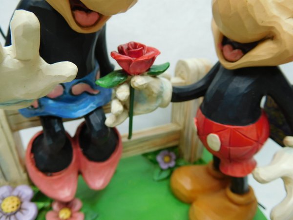disney Enesco Traditions Jim Shore Mickey & Minnie Mouse Romantisch mit rose