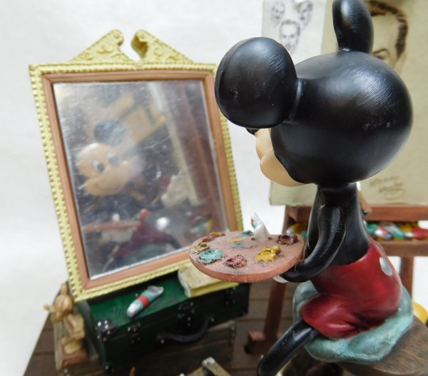 Figurine Disney Disneyland Paris Mickey Mouse peint Walt Disney