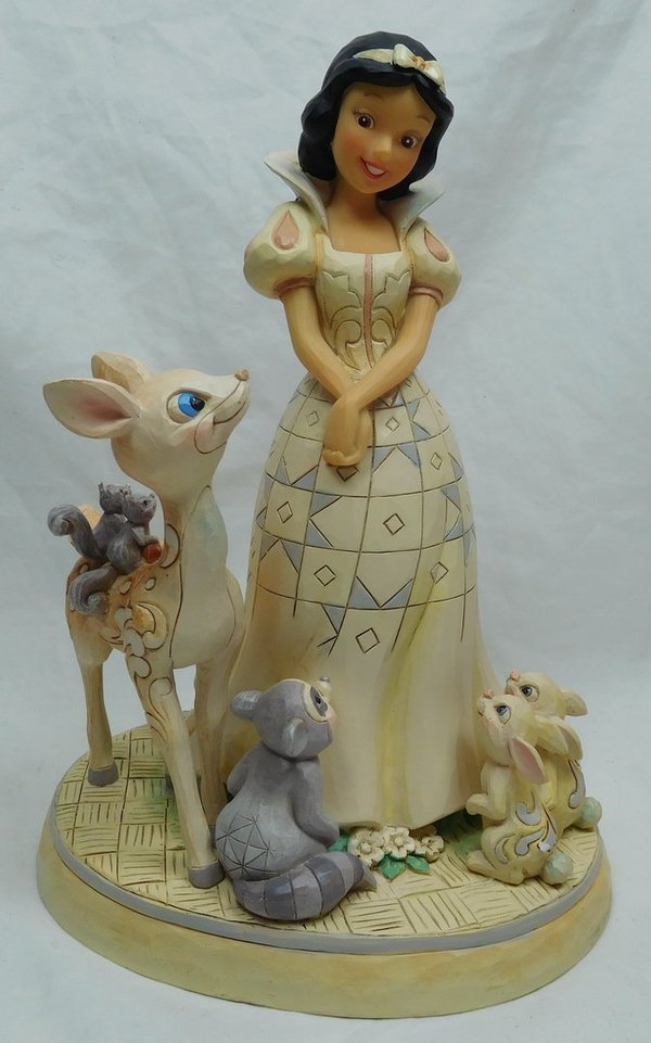 Figurine Disney Enesco 6000943 Blanche-Neige dans la robe blanche Winterland avec des amis de la for