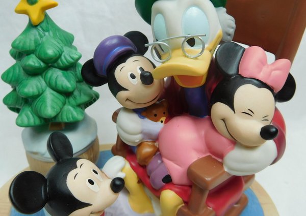 Disney Precious Moments 181701 Mickey`s Weihnachts Szene