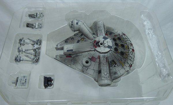 Star Wars Episode VIII Egg Attack Schwebe-Modell mit Leuchtfunktion Millennium Falke 14 cm