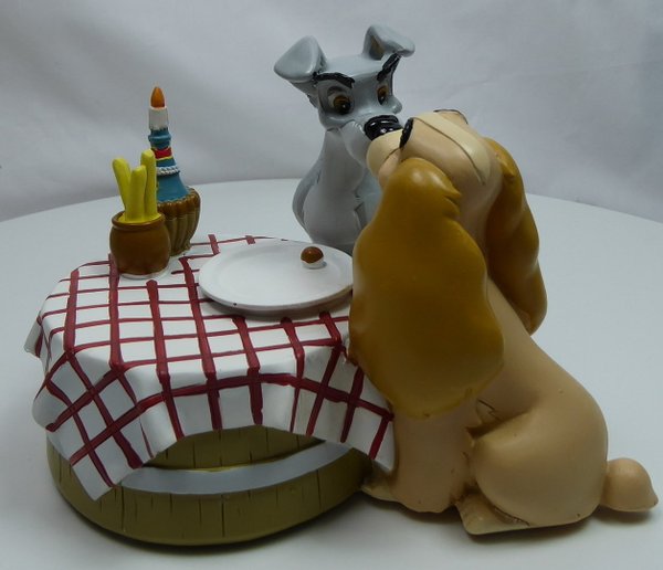 Disney Classic Figur WIDDOP Magical Moments : Susi und Strolch Tischszene beim Italiener