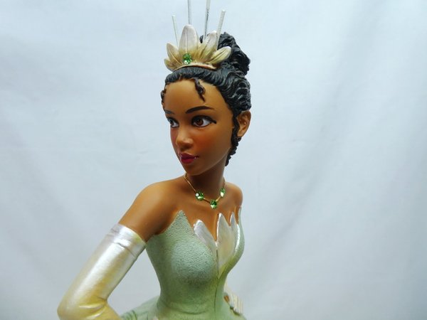 Disney Enesco Showcase Figur Haute Couture : Prinzessin Tiana Küss den Frosch