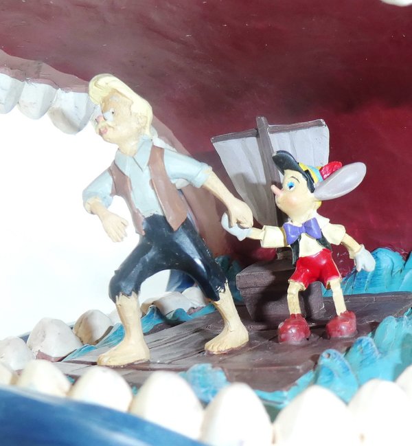Disney Enesco Traditions Figur Jim Shore : Pinocchio Monstro mit Gepetto und Pinoccho Gepetto im Wal