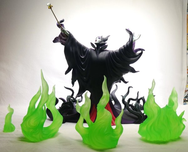 Disney Enesco Grand Jester 6003655 Maleficent