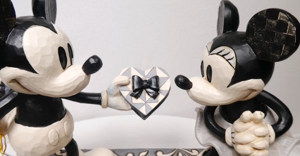 Disney Enesco Jim Shore Traditions 4009260 Mickey & Minnie "REal Sweetheart"