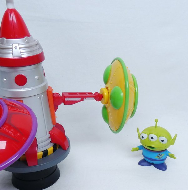 Toy Story D-Stage PVC Diorama Alien Spin Ufo 16 cm