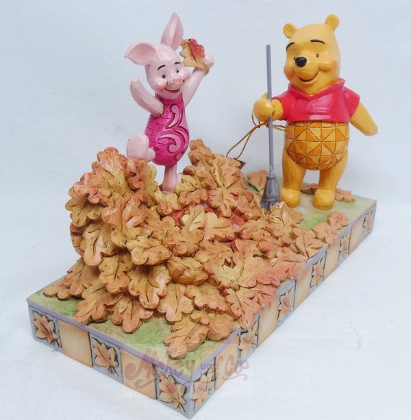 Disney Enesco Traditions Jim Shore : 6008990 Winnie Pooh & Piglet spielen im Herbstlaub