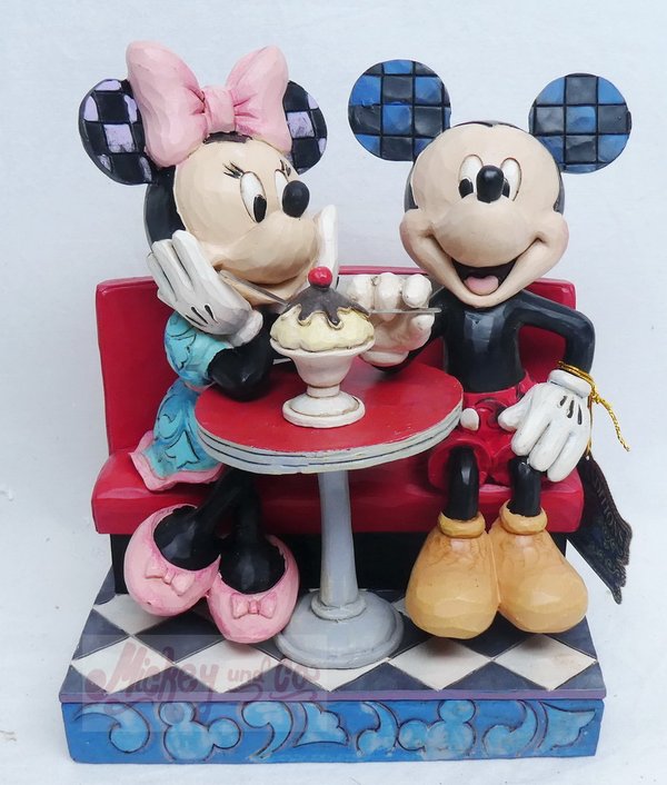 Disney Eneseco Traditions Jim Shore Figur : 4059751 Mickey & Minnie Love Comes Many Flavours