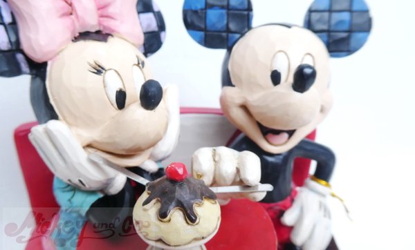 Disney Eneseco Traditions Jim Shore Figure: 4059751 Love comes in many flavors - Mickey and Minnie