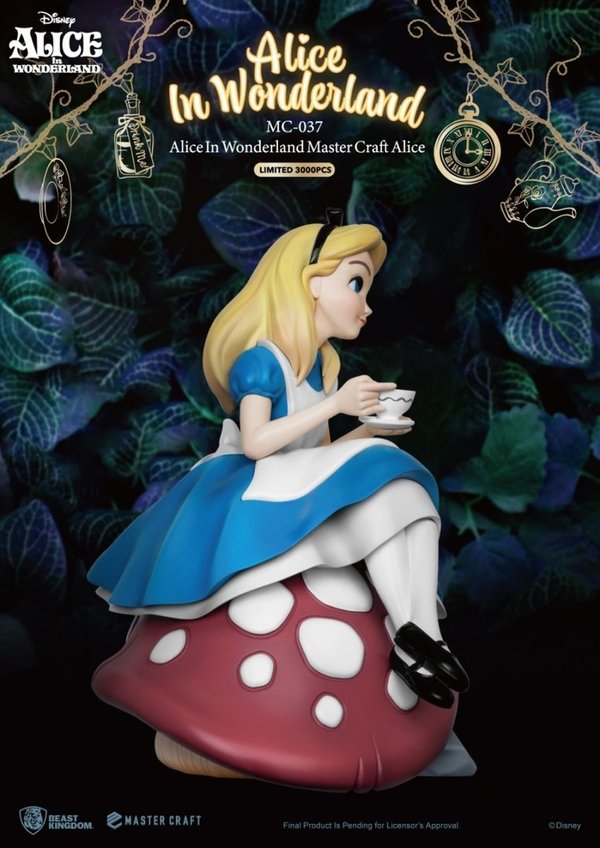 Disney: Beast Kingdom  Alice in Wonderland - Master Craft Alice Statue MC-037
