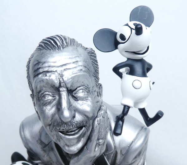 Disney Grand Jester Enesco 100 Years of Wonder : 6012858 Walt with Mickey