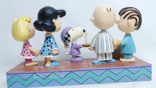 Enesco Peanuts par Jim Shore : 6013046 Peanunts Gang dans la figurine de Noël PJ