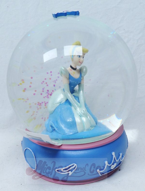 Disney Enescco Enchanting Snow Globe A26968 Cinderella Shy and Romantic